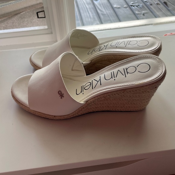 Calvin Klein White Wedges - Picture 1 of 2